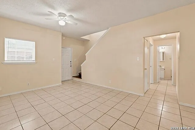 4 bed, 2.0 bath, 1400 sqft, $1,425 — Photo 4