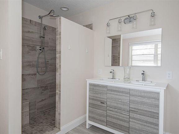 5th image of 1314 E Leonard St
