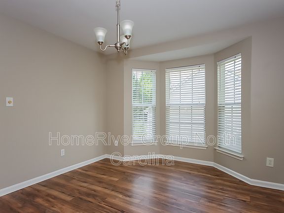 5th image of 724 Georgie St