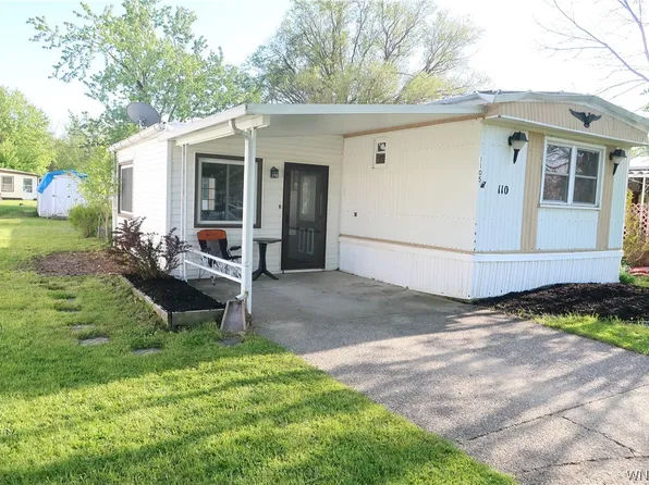 1105 Brookwood Dr, Derby, NY 14047