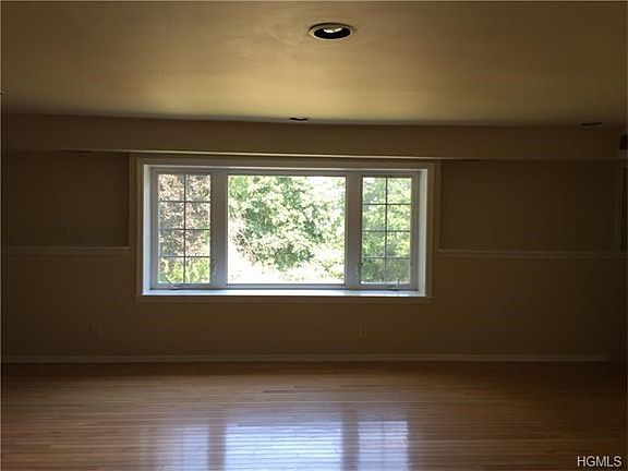 2nd image of 3408 Deerhaunt St