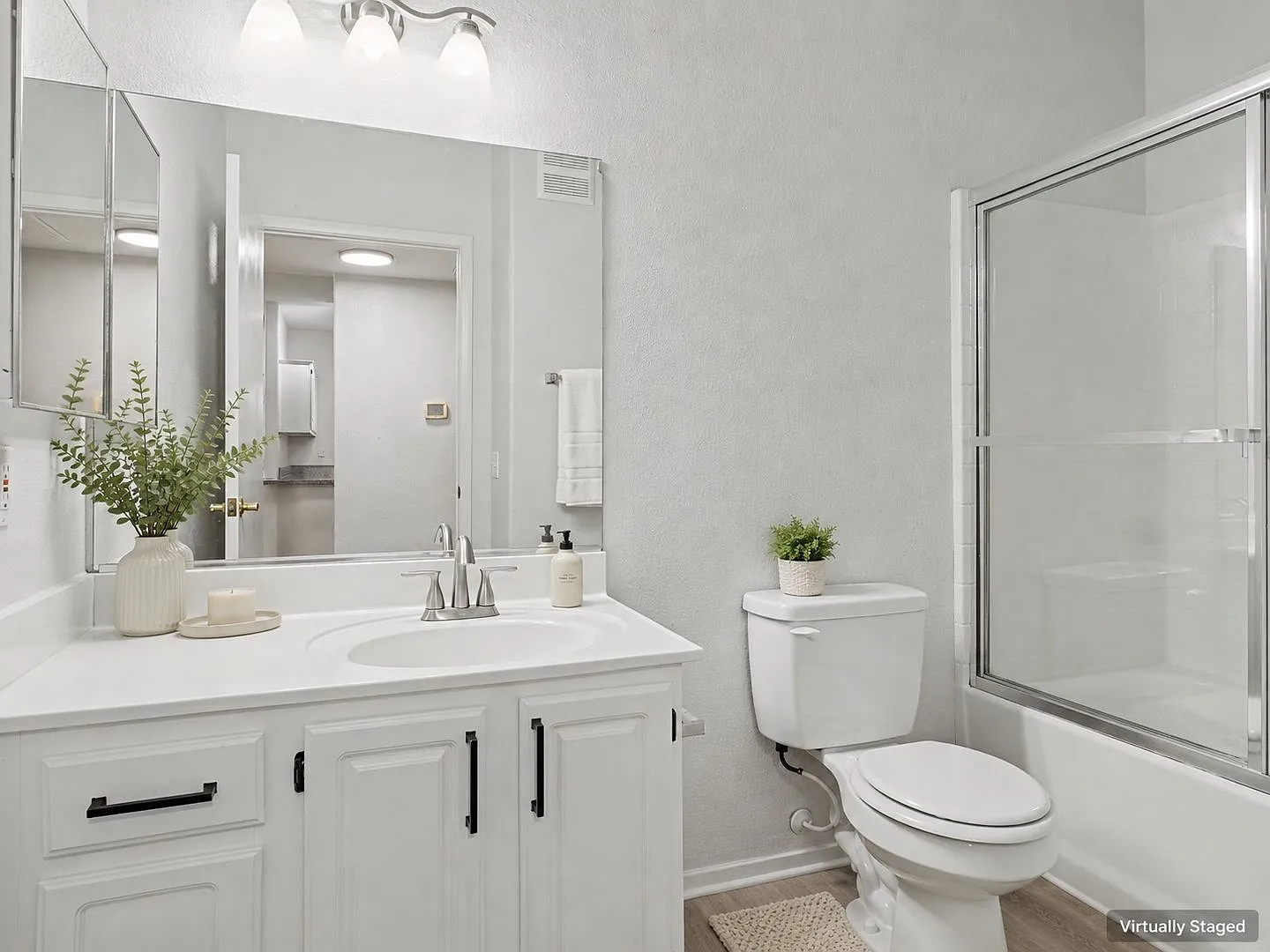 Gorgeous And Spacious 2bed/2bath Condo — Photo 4