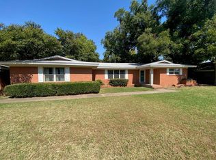 801 Sycamore Dr, Burkburnett, TX 76354