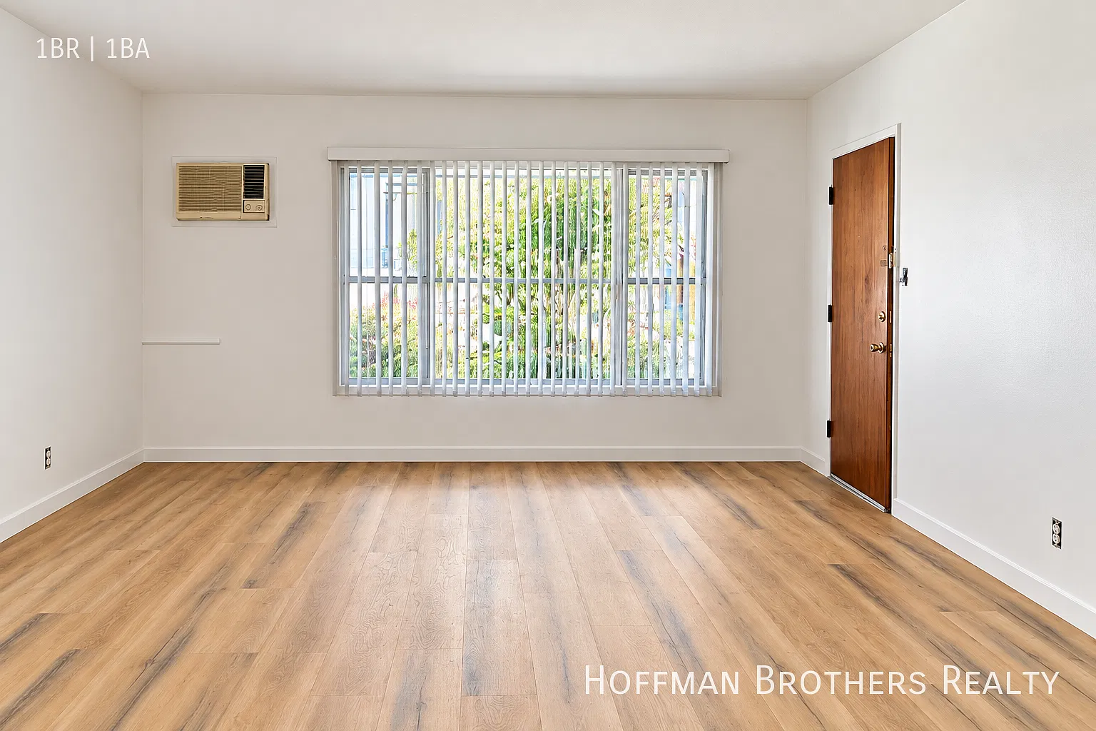 **2 Weeks Free**Refreshed 1 Bedroom by Plummer Park with On-Site Laundry Near Dining & Shopping — Photo 1