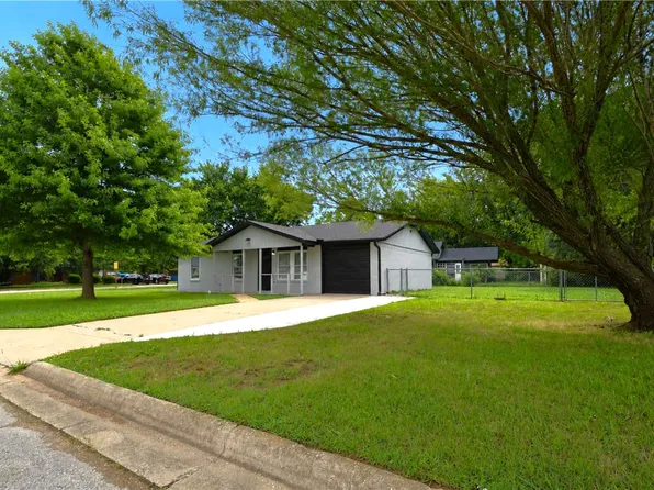 2511 N 4th St, Rogers, AR 72756