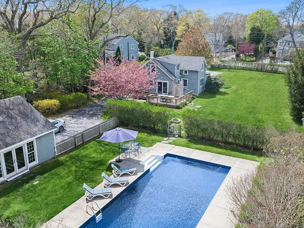 24 Baycrest Ave, Westhampton, NY 11977