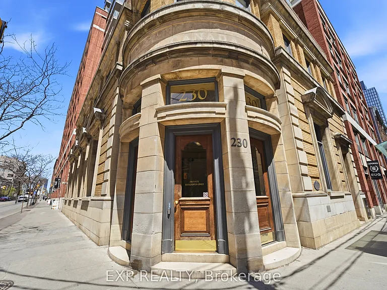 230 King St E #Penthouse 20 — Photo 2