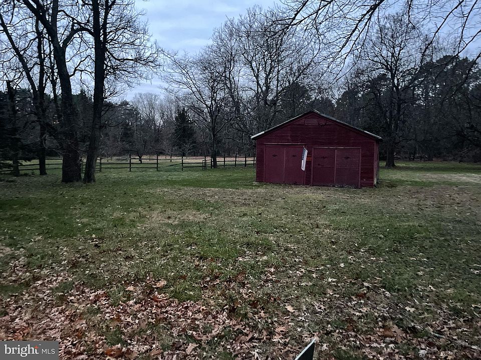 2nd image of 2107 6th St