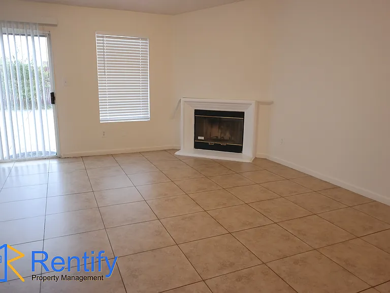 907 Ivy Trae Ln — Photo 6