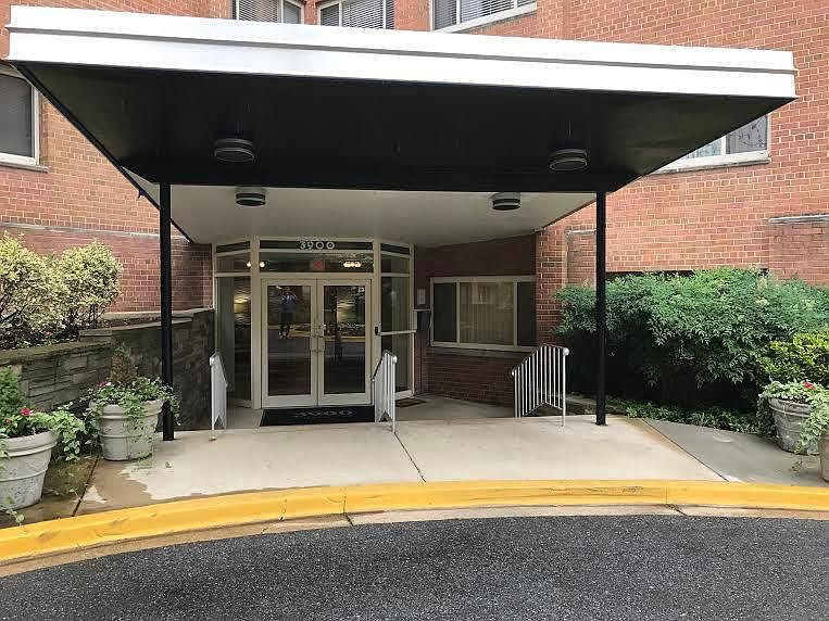 Main entrance off Tunlaw Road