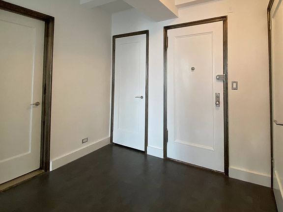 3rd image of 470 W 24th St APT 14I