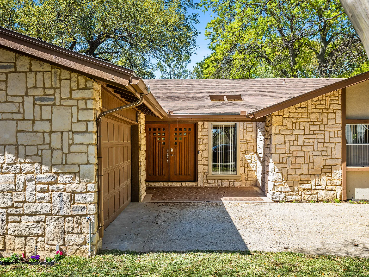 3 bed, 3.5 bath, 1976 sqft, $3,250 — Photo 4