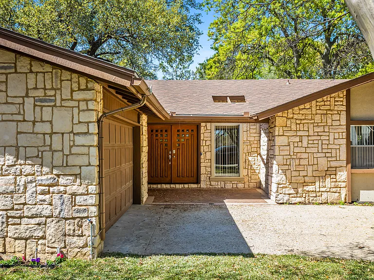15721 Mapleview Cir — Photo 4