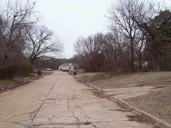 Exterior Neighborhood (street photo)