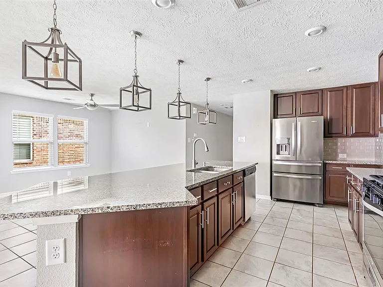 20805 Langworth Pl — Photo 27