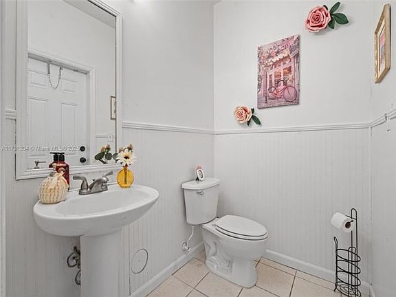 5th image of 2609 NE 42nd Ave #2609