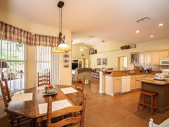 3rd image of 2109 Clubhouse Dr