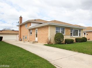 8924 Ozark Ave, Morton Grove, IL 60053