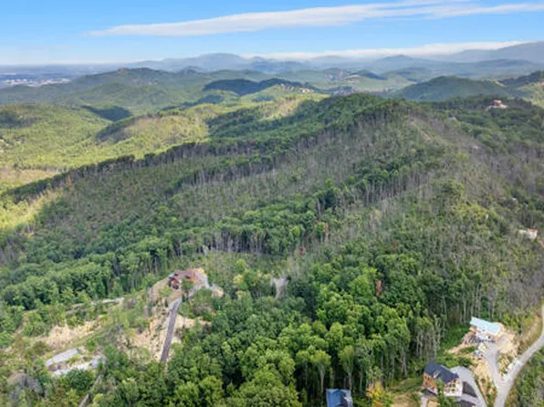 Crown Cir, Sevierville, TN 37862