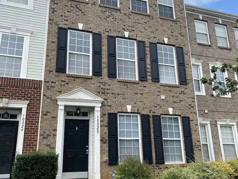 10020 Kings Parade Blvd — Photo 1