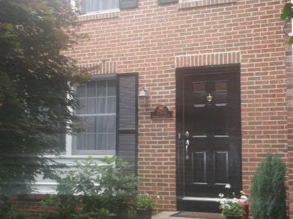 2804 Prince Albert Ct, Falls Church, VA 22042