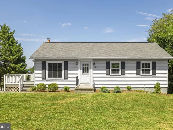 102 Linwood Ct, Stephens City, VA 22655