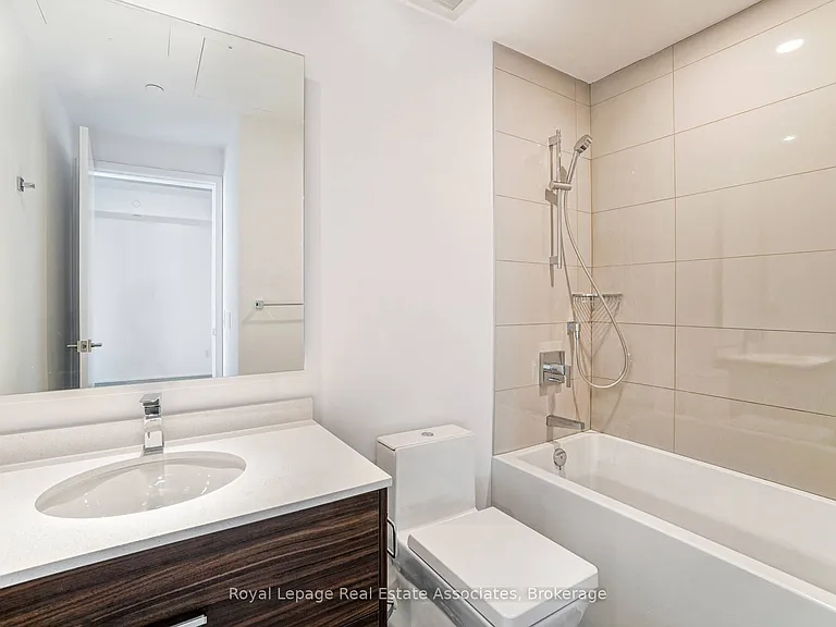 488 University Ave #2302 — Photo 31