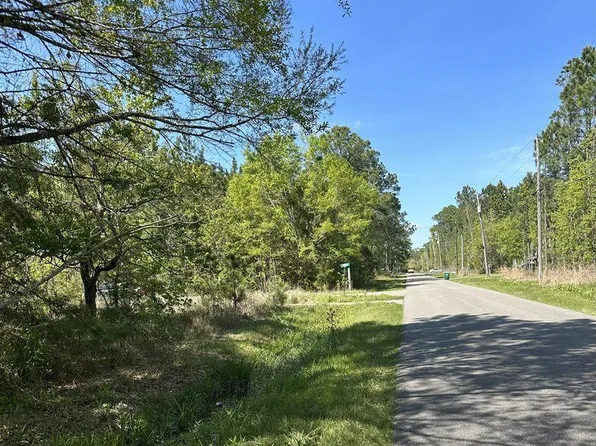 8333 Jeff Davis Dr, Bay Saint Louis, MS 39520