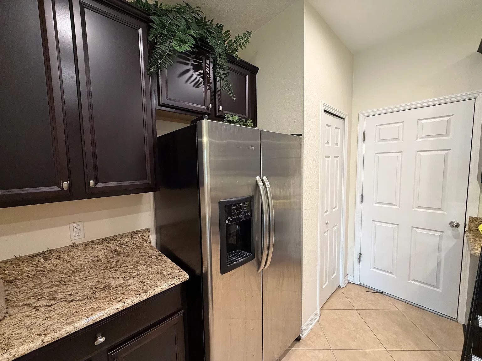 3 bed, 2.5 bath, 1384 sqft, $2,200 — Photo 4