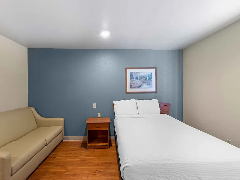Deluxe Studio - 1 Full Bed