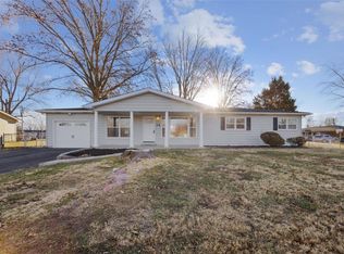 14 Homestead Dr, Saint Peters, MO 63376