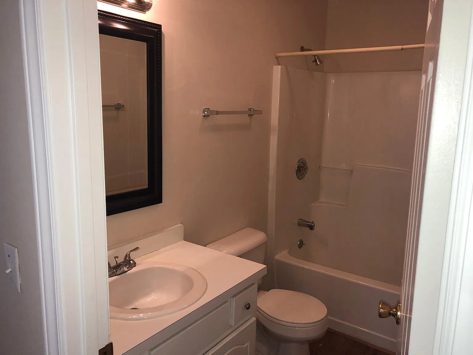 901 S Harding Dr — Photo 2