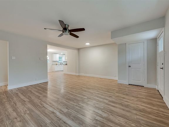 4th image of 1506 Hillcrest Dr