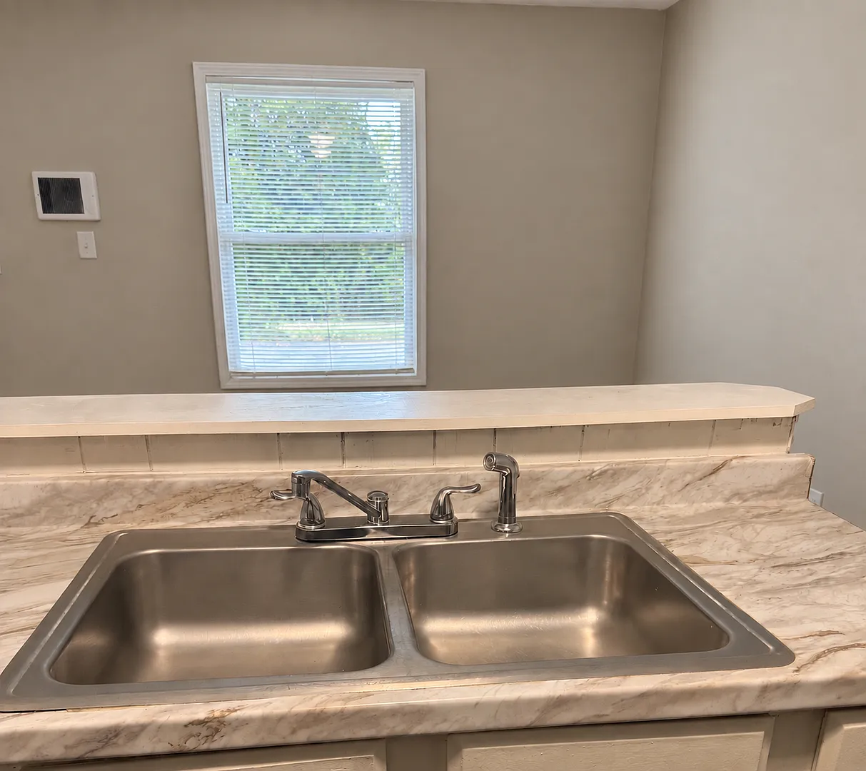 94 Cedarcrest Dr — Photo 1