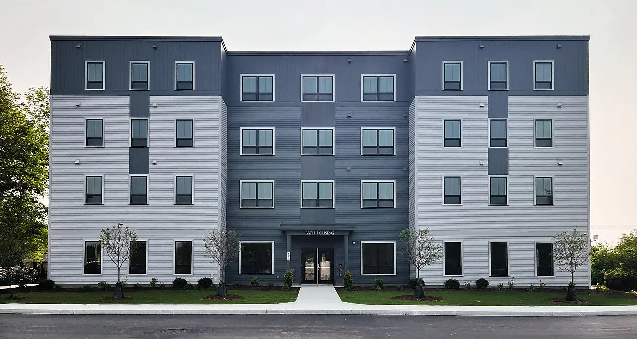 2 bed, 800 sqft, $1,915 — Photo 1