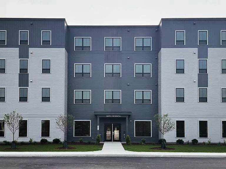 520 Centre St — Photo 1