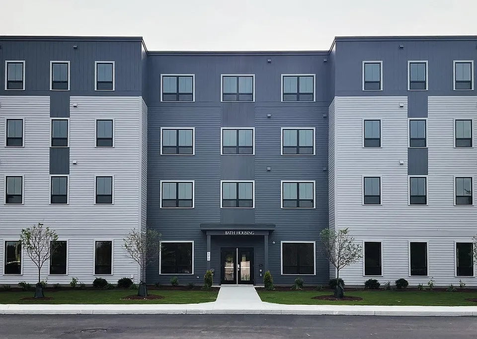 520 Centre St