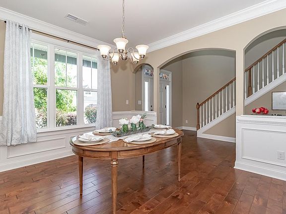 5th image of 321 Brentford Ave