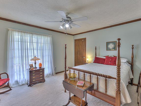 45th image of 117 Brights Ln