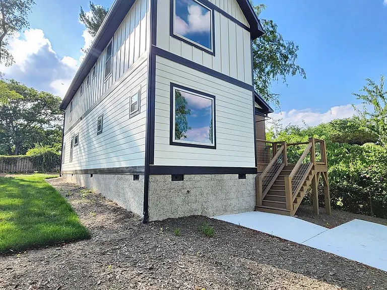 108 Tracy Ave — Photo 2