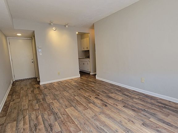 5th image of 475 W Grand Ave APT 23