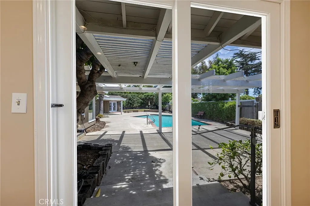 4 bed, 3.5 bath, 2390 sqft, $6,995 — Photo 2