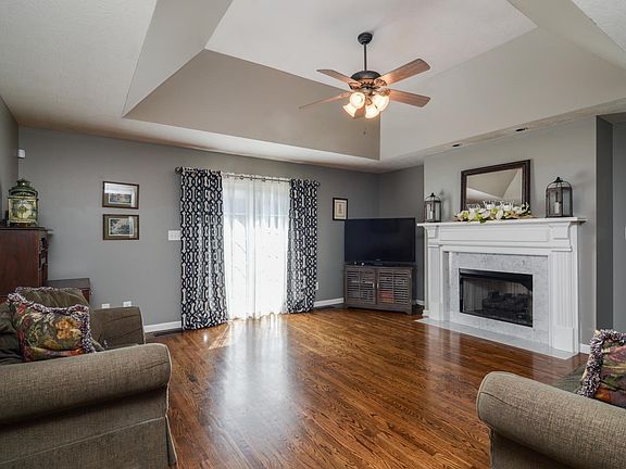 4th image of 1090 Evan Ct