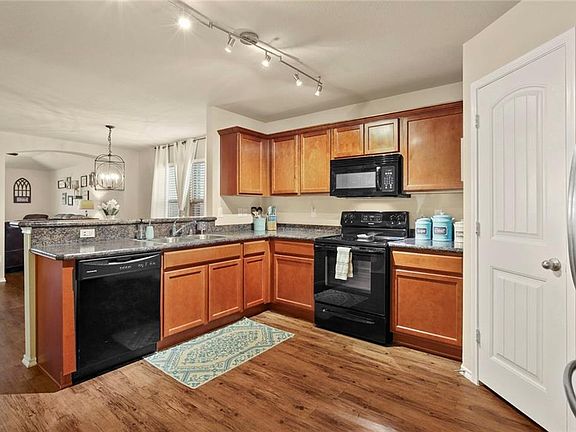 4th image of 725 Mallard Dr