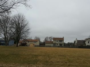 3612 Cheyenne Rd, Gurnee, IL 60031