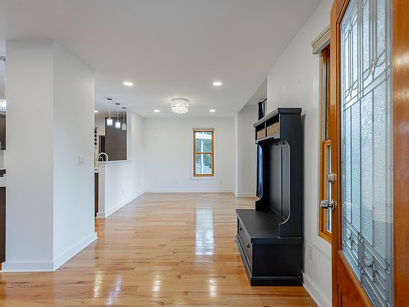 3rd image of 106 Everett St