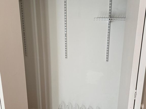 Closet 2 in 1st bedroom