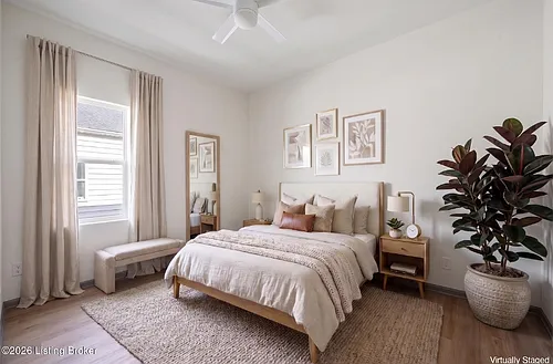 664 Lynn St Photo 1
