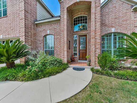 2nd image of 2409 Melville Ln