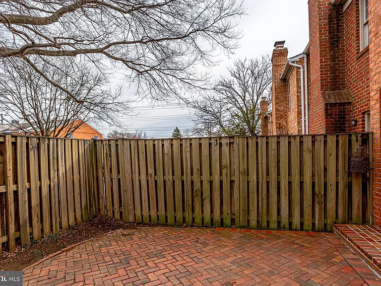 839 N Greenbrier St — Photo 40
